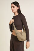 תמונת כל הלוק של Slouchy Sling Bag 6L